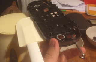 Separating the screen sticker from the PS Vita casing with heat